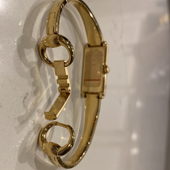 Gucci women’s watch - Picture 7 of 13